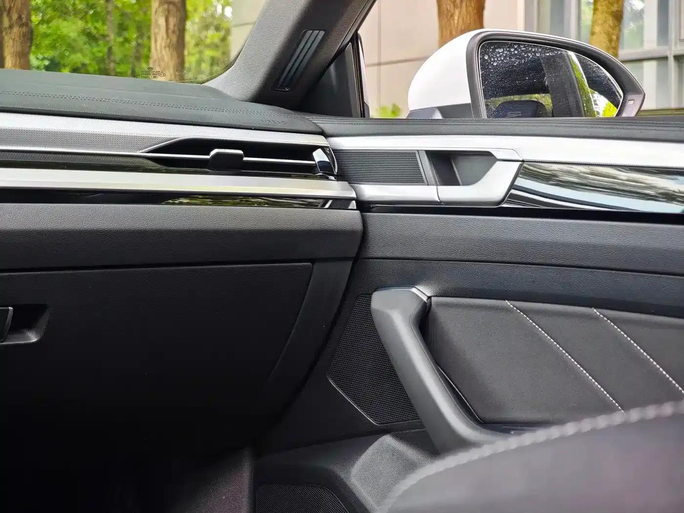 FAW-Volkswagen CC 2023 330TSI Dazzling Edition — миниатюра 12