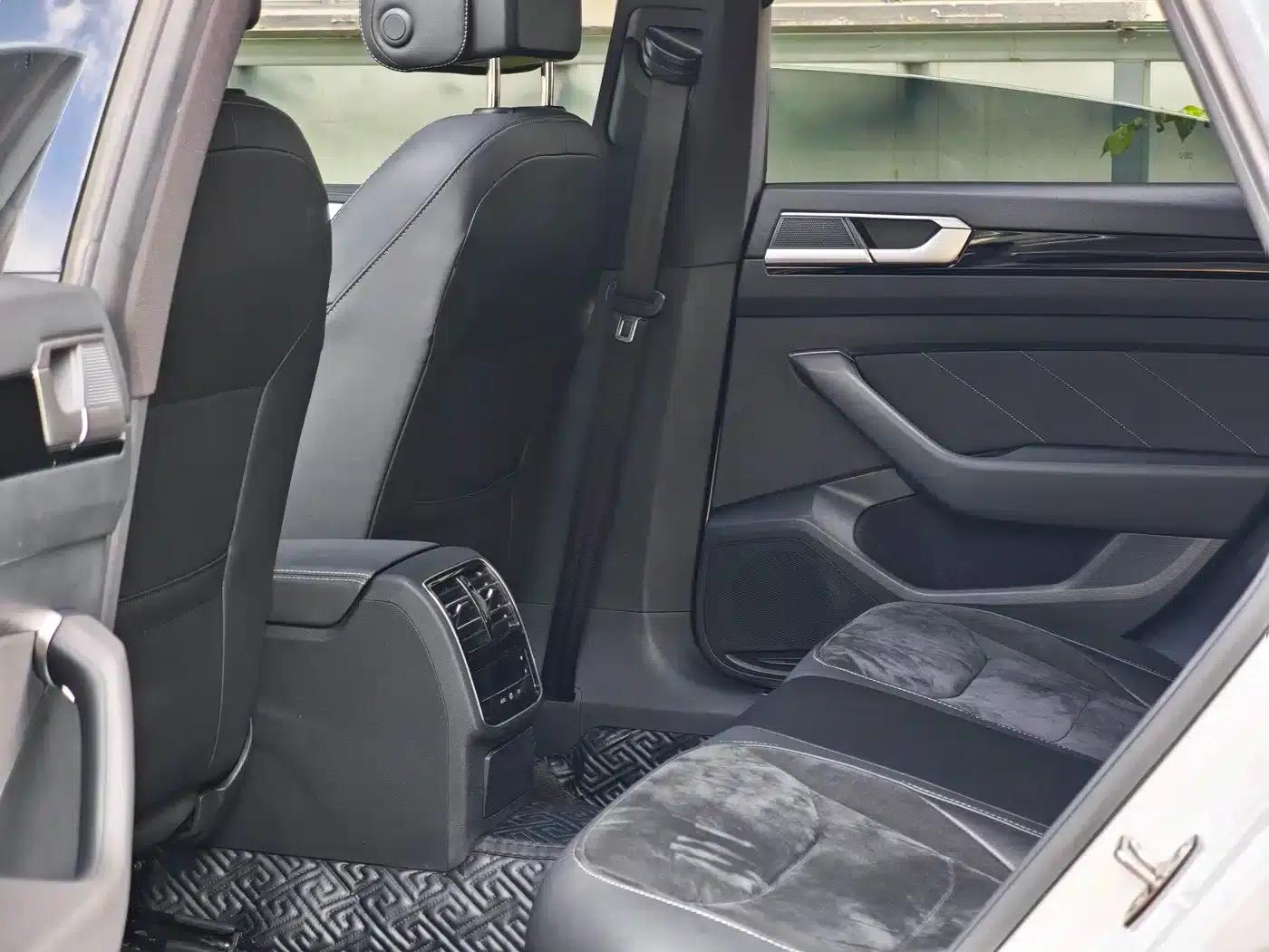 FAW-Volkswagen CC 2023 330TSI Dazzling Edition — миниатюра 15