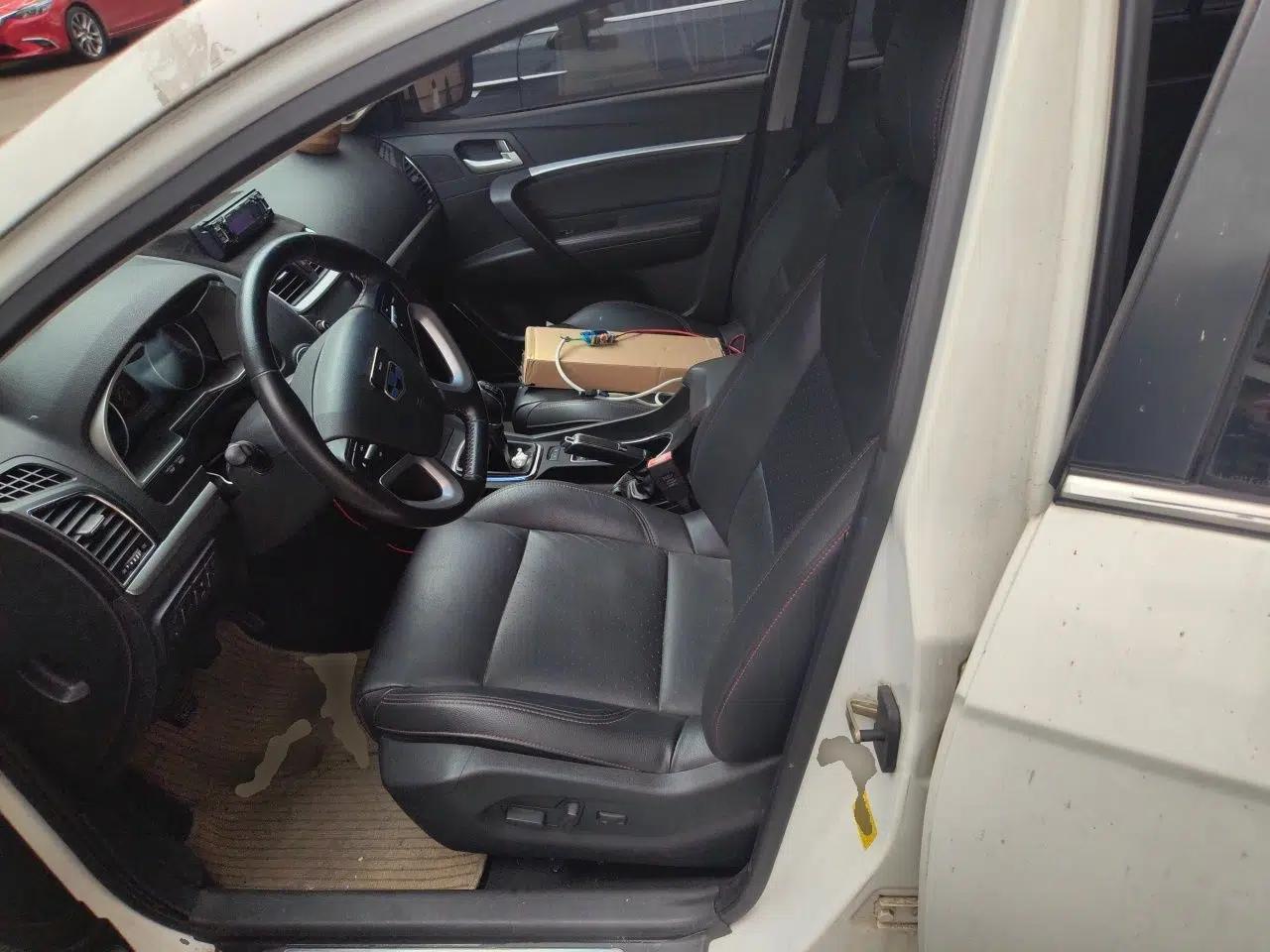 Geely Auto Emgrand 2014 Hatchback 1.5L Manual Elite Model — миниатюра 12