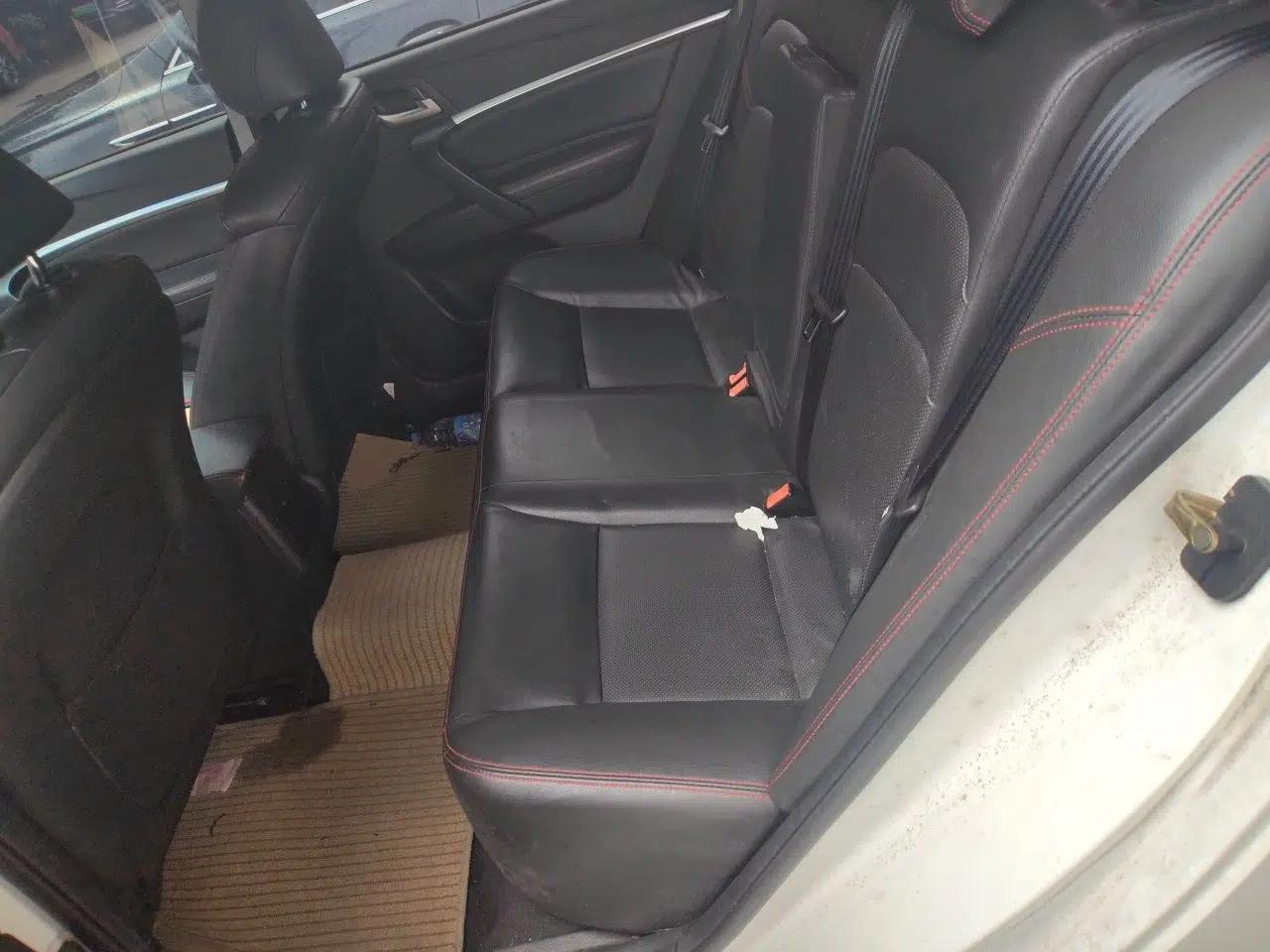 Geely Auto Emgrand 2014 Hatchback 1.5L Manual Elite Model — миниатюра 14