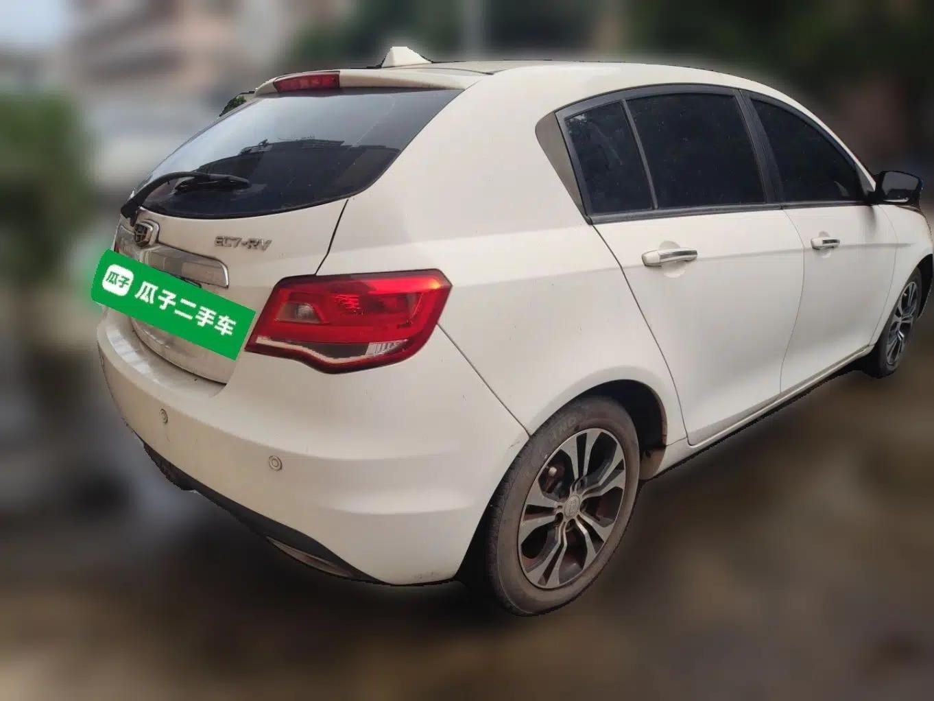 Geely Auto Emgrand 2014 Hatchback 1.5L Manual Elite Model — миниатюра 4