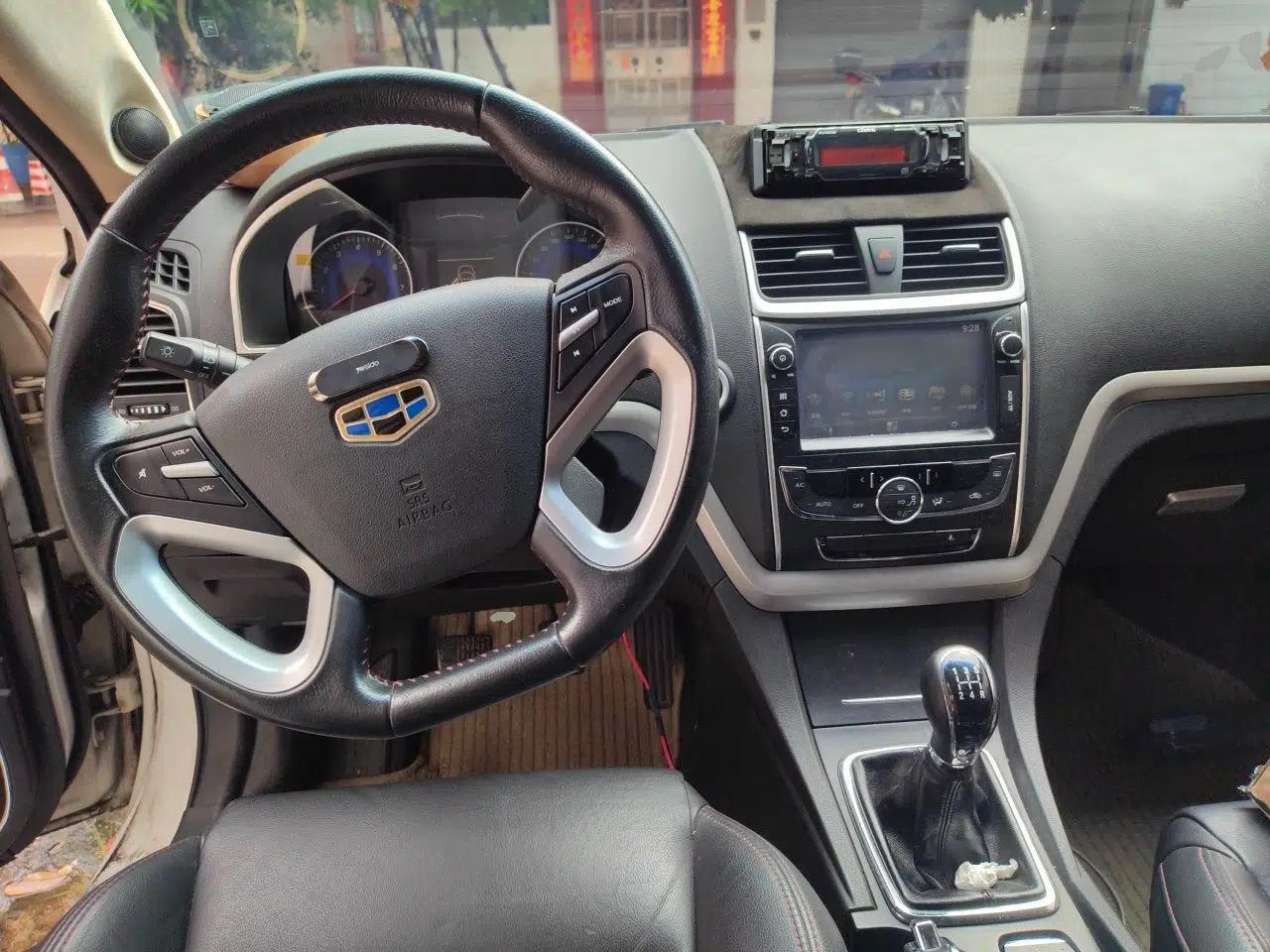 Geely Auto Emgrand 2014 Hatchback 1.5L Manual Elite Model — миниатюра 6