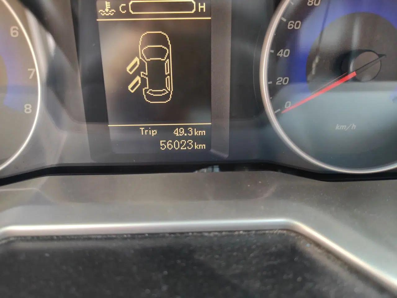 Geely Auto Emgrand 2014 Hatchback 1.5L Manual Elite Model — миниатюра 9