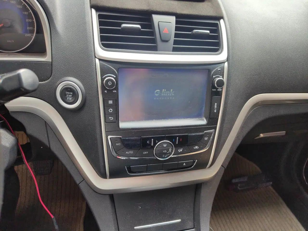 Geely Auto Emgrand 2014 Hatchback 1.5L Manual Elite Model — миниатюра 10