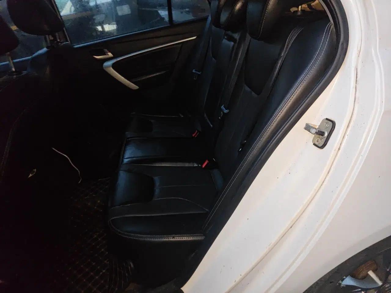 Geely Auto Emgrand 2016 Sedan 1.5L Manual Upward Edition — миниатюра 17