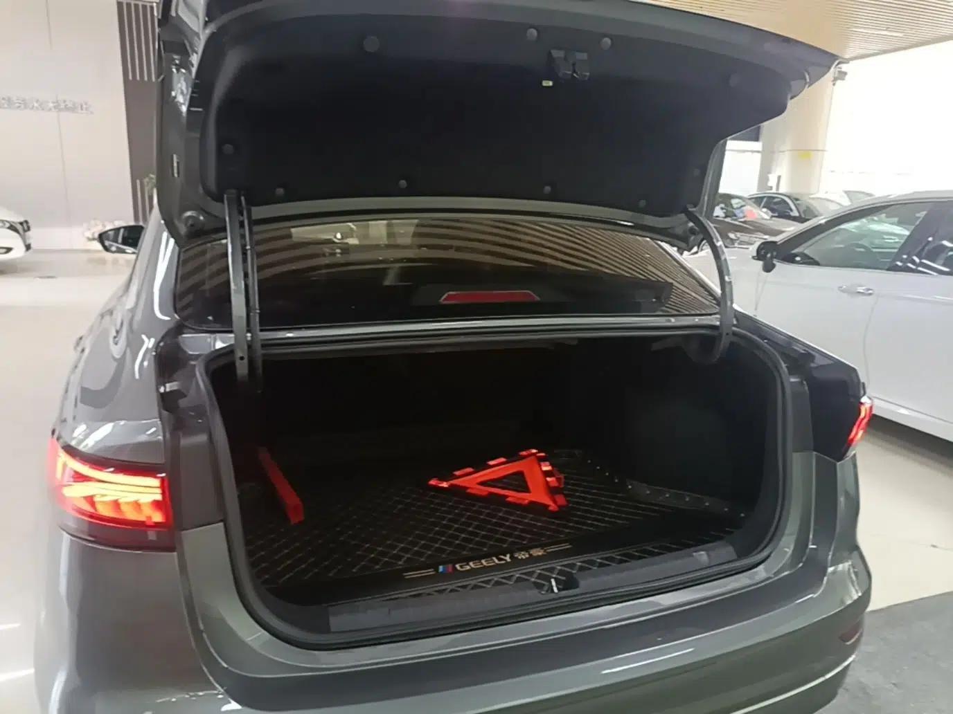 Geely Auto Emgrand 2022 4th Generation 1.5L CVT Luxury Model — миниатюра 22