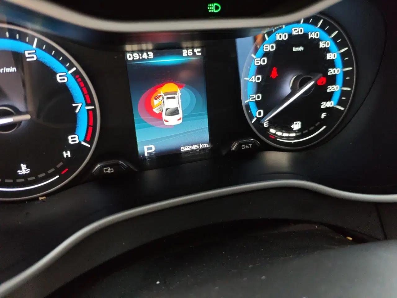 Geely Auto Emgrand 2019 Leading Edition 1.5L CVT Luxury Model China V Standard — миниатюра 12