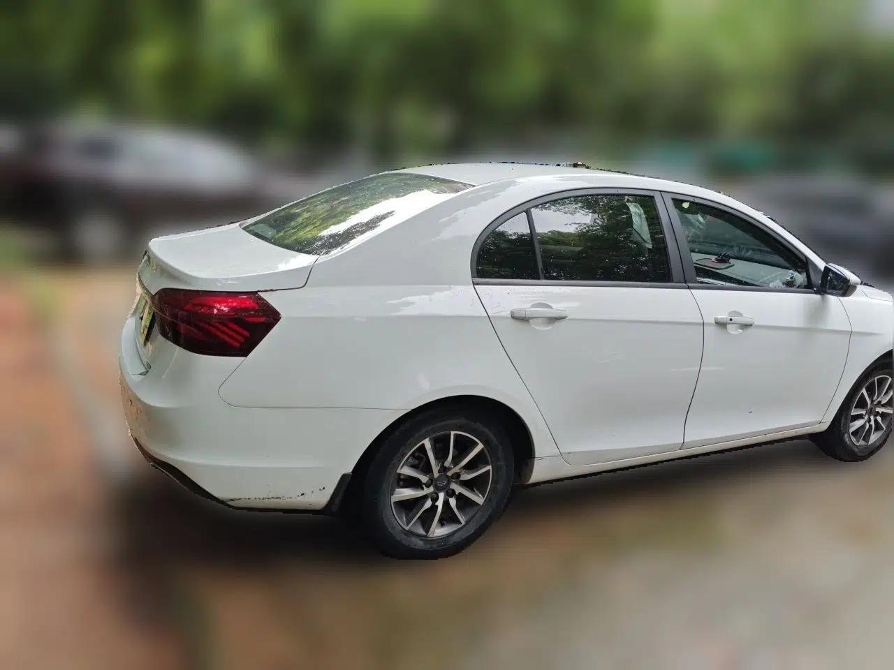 Geely Auto Emgrand 2019 Leading Edition 1.5L CVT Luxury Model China V Standard — миниатюра 6