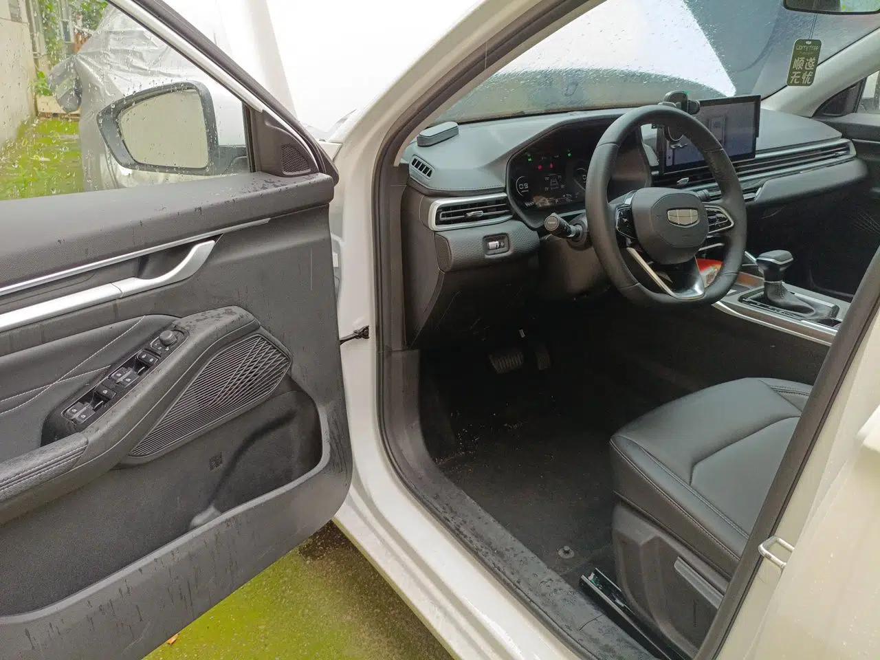 Geely Auto Emgrand 2025 4th Generation 1.5L CVT Luxury Version — миниатюра 16