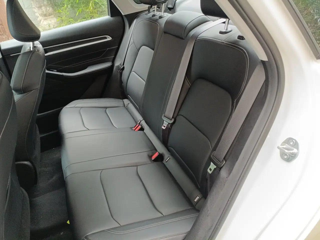 Geely Auto Emgrand 2025 4th Generation 1.5L CVT Luxury Version — миниатюра 17