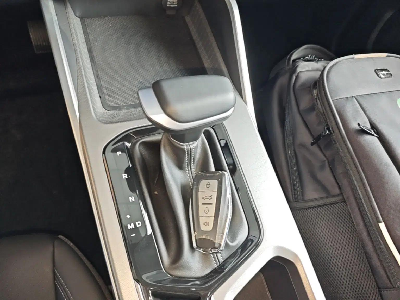 Geely Auto Emgrand 2026 Model 4th Generation 4 Millionth Anniversary Edition 1.5L CVT Feiyue Edition — миниатюра 16