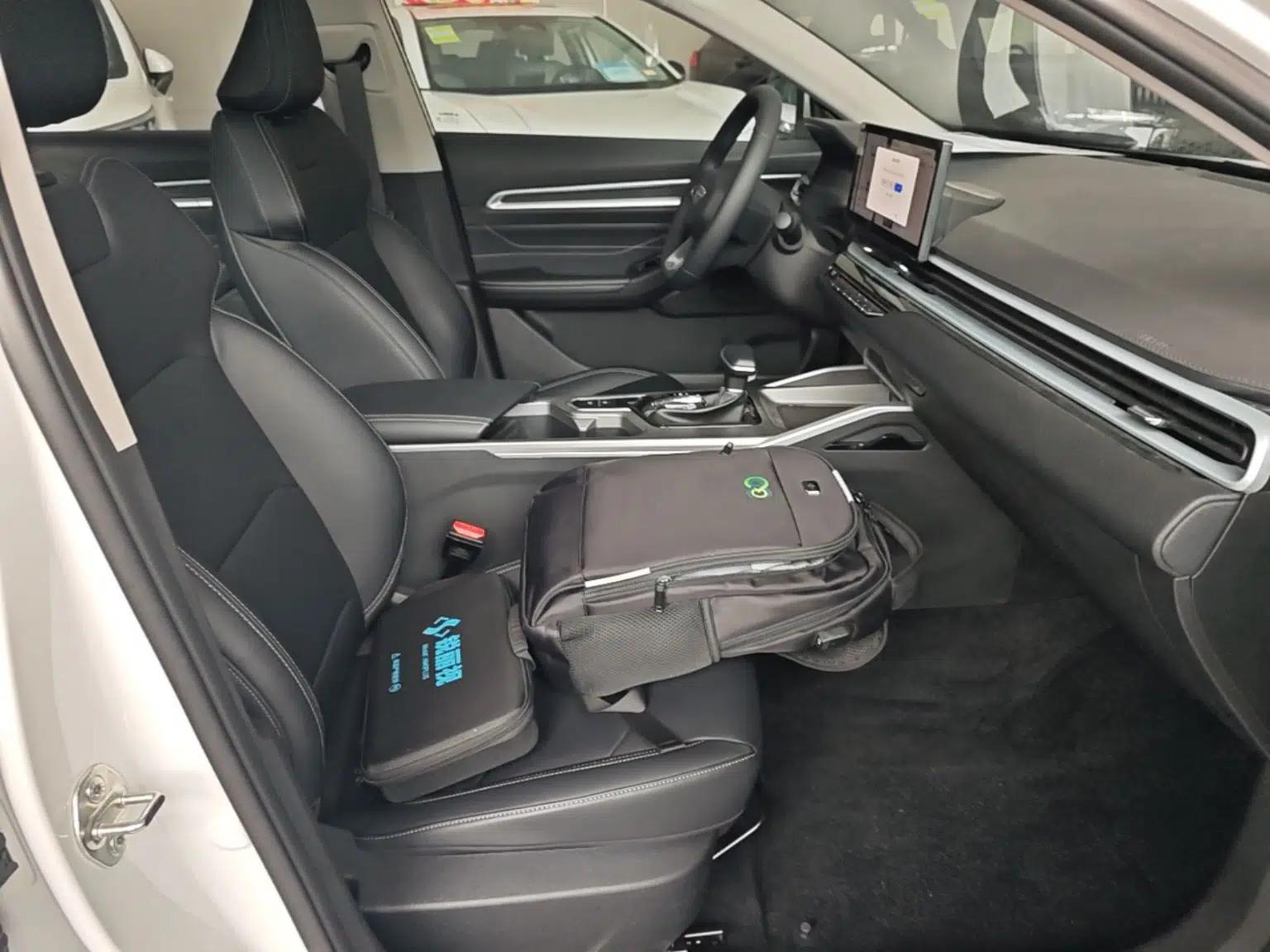 Geely Auto Emgrand 2026 Model 4th Generation 4 Millionth Anniversary Edition 1.5L CVT Feiyue Edition — миниатюра 19