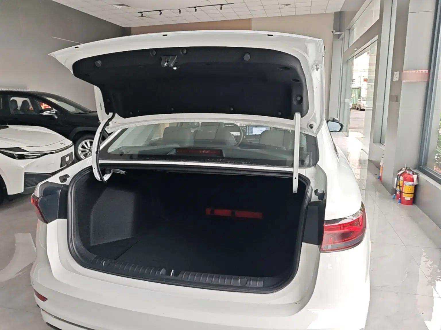 Geely Auto Emgrand 2026 Model 4th Generation 4 Millionth Anniversary Edition 1.5L CVT Feiyue Edition — миниатюра 22