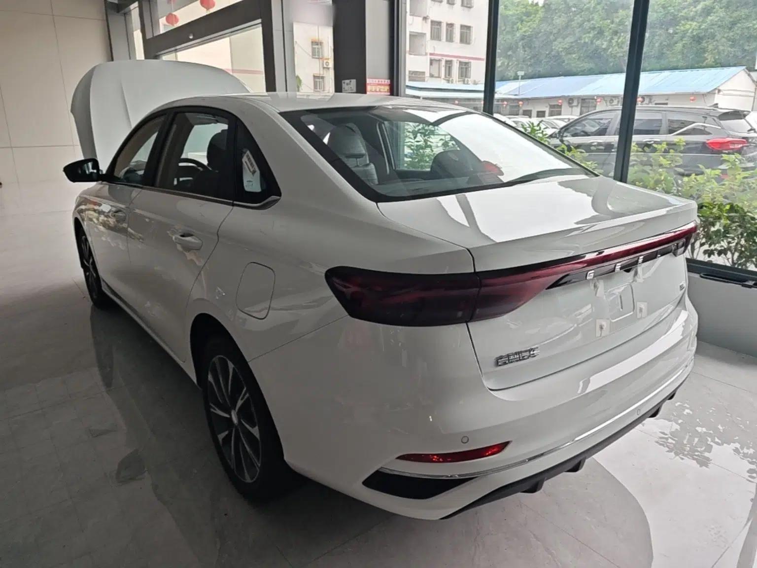 Geely Auto Emgrand 2026 Model 4th Generation 4 Millionth Anniversary Edition 1.5L CVT Feiyue Edition — миниатюра 4