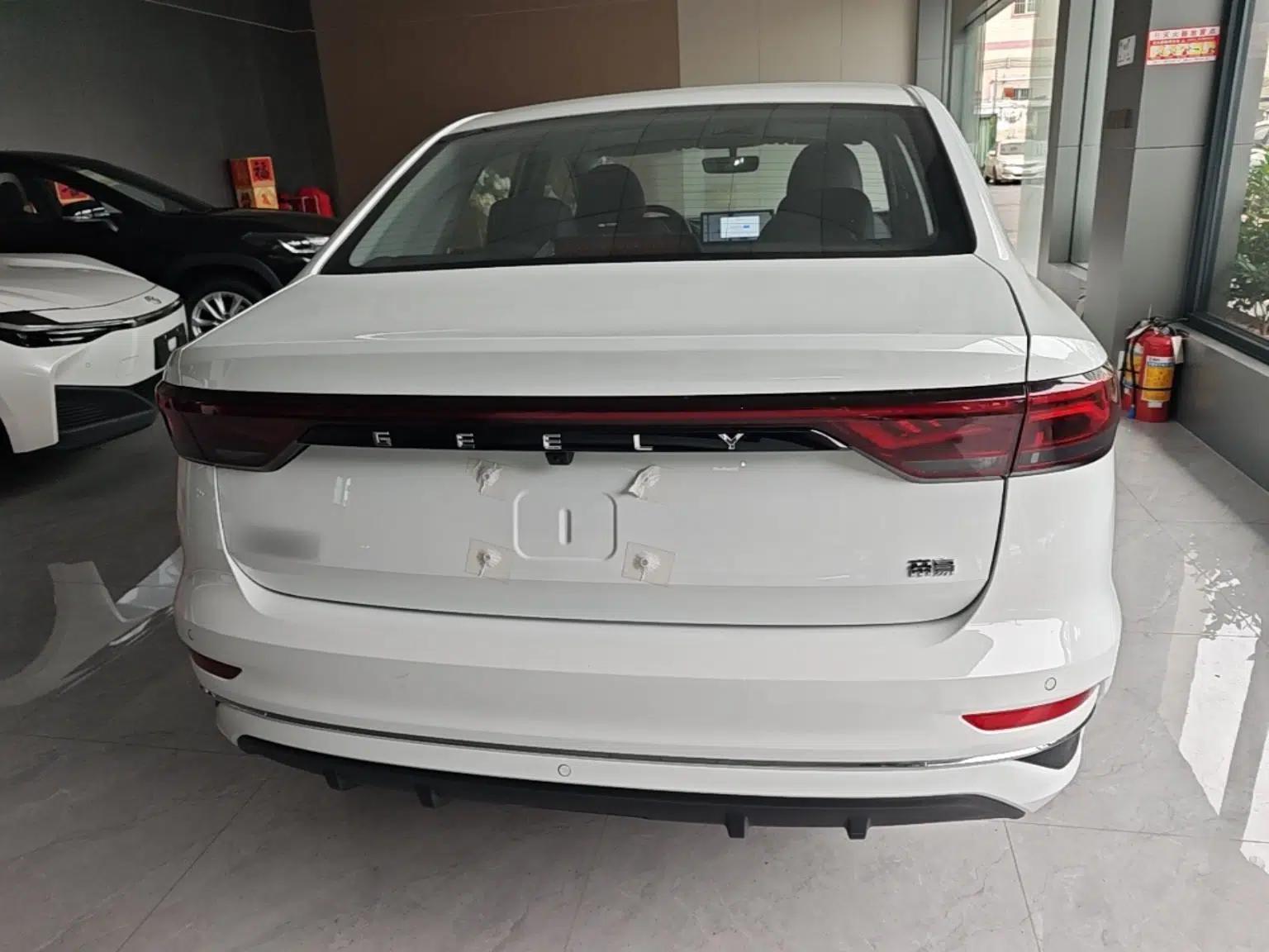 Geely Auto Emgrand 2026 Model 4th Generation 4 Millionth Anniversary Edition 1.5L CVT Feiyue Edition — миниатюра 5