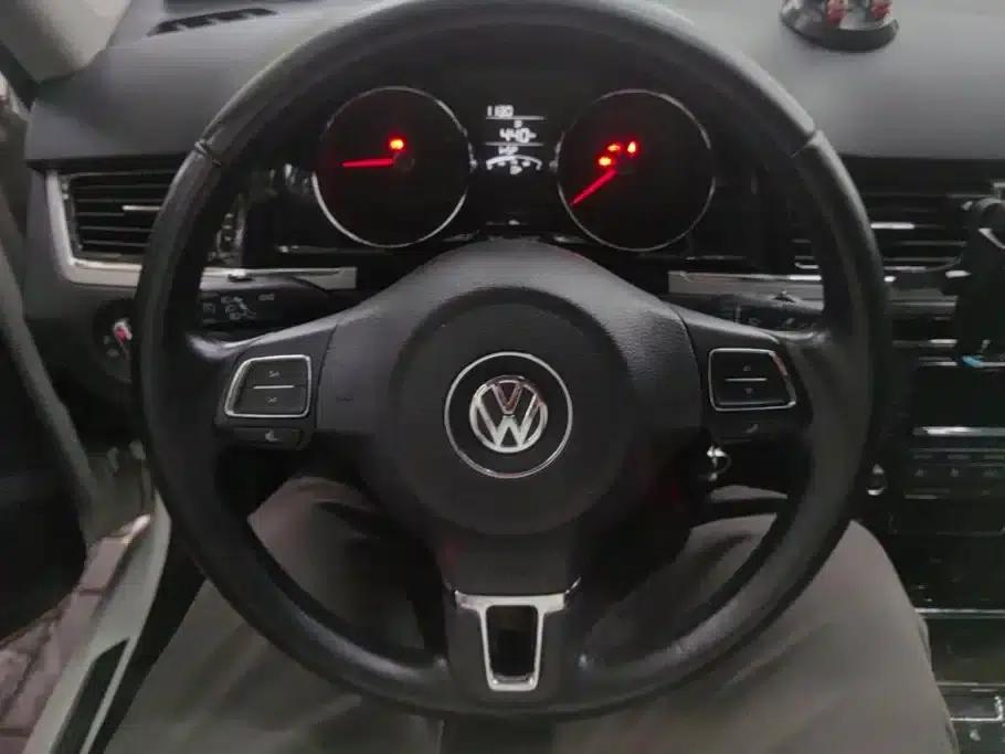 2015 Volkswagen Bora Value Edition 1.6L Manual Comfort Model — миниатюра 15