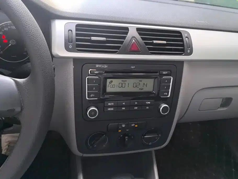 2012 Volkswagen Bora 1.6L Automatic Fashion Edition — миниатюра 13