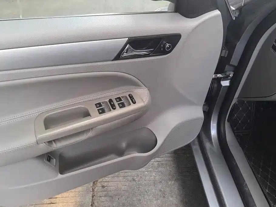 2012 Volkswagen Bora 1.6L Automatic Fashion Edition — миниатюра 7
