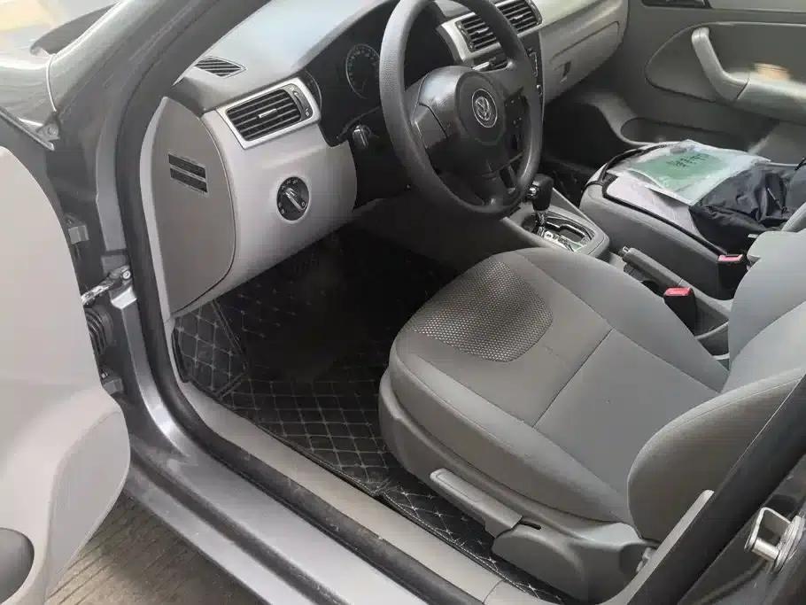 2012 Volkswagen Bora 1.6L Automatic Fashion Edition — миниатюра 9