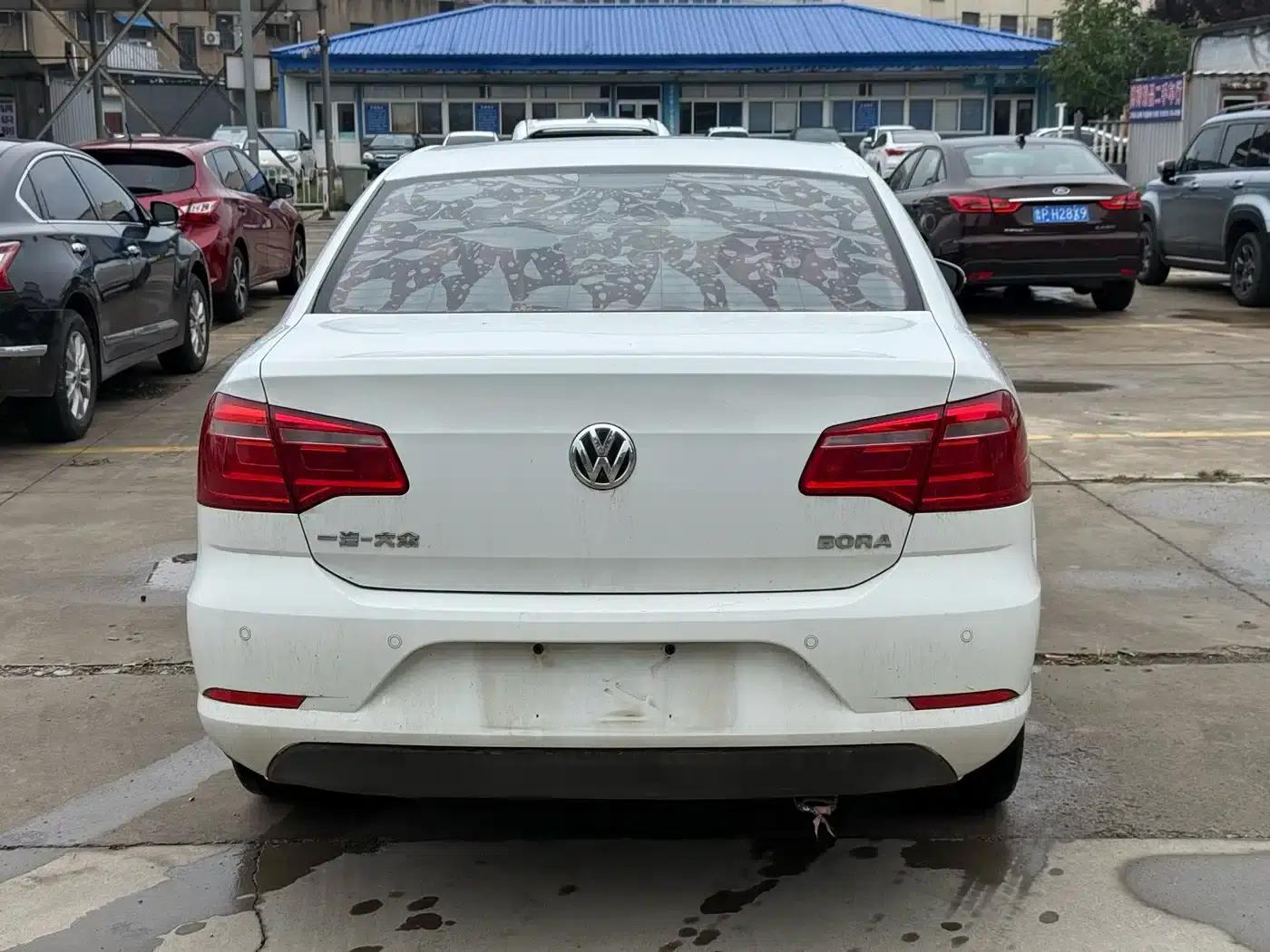 2013 Volkswagen Bora 1.6L Automatic Fashion Edition — миниатюра 4