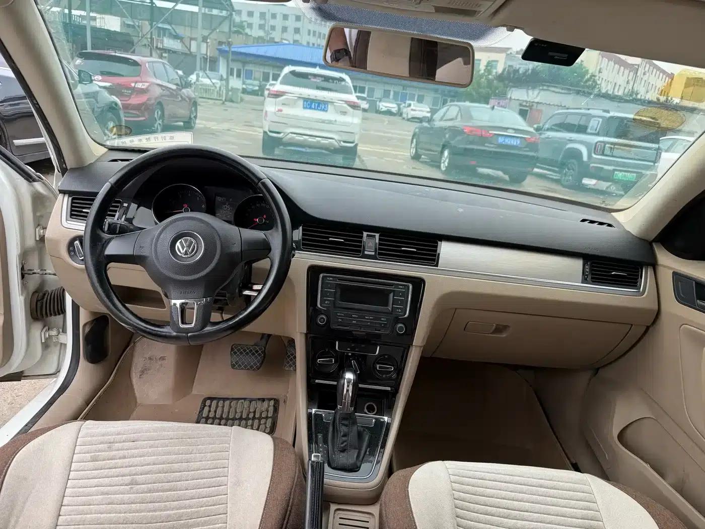 2013 Volkswagen Bora 1.6L Automatic Fashion Edition — миниатюра 7