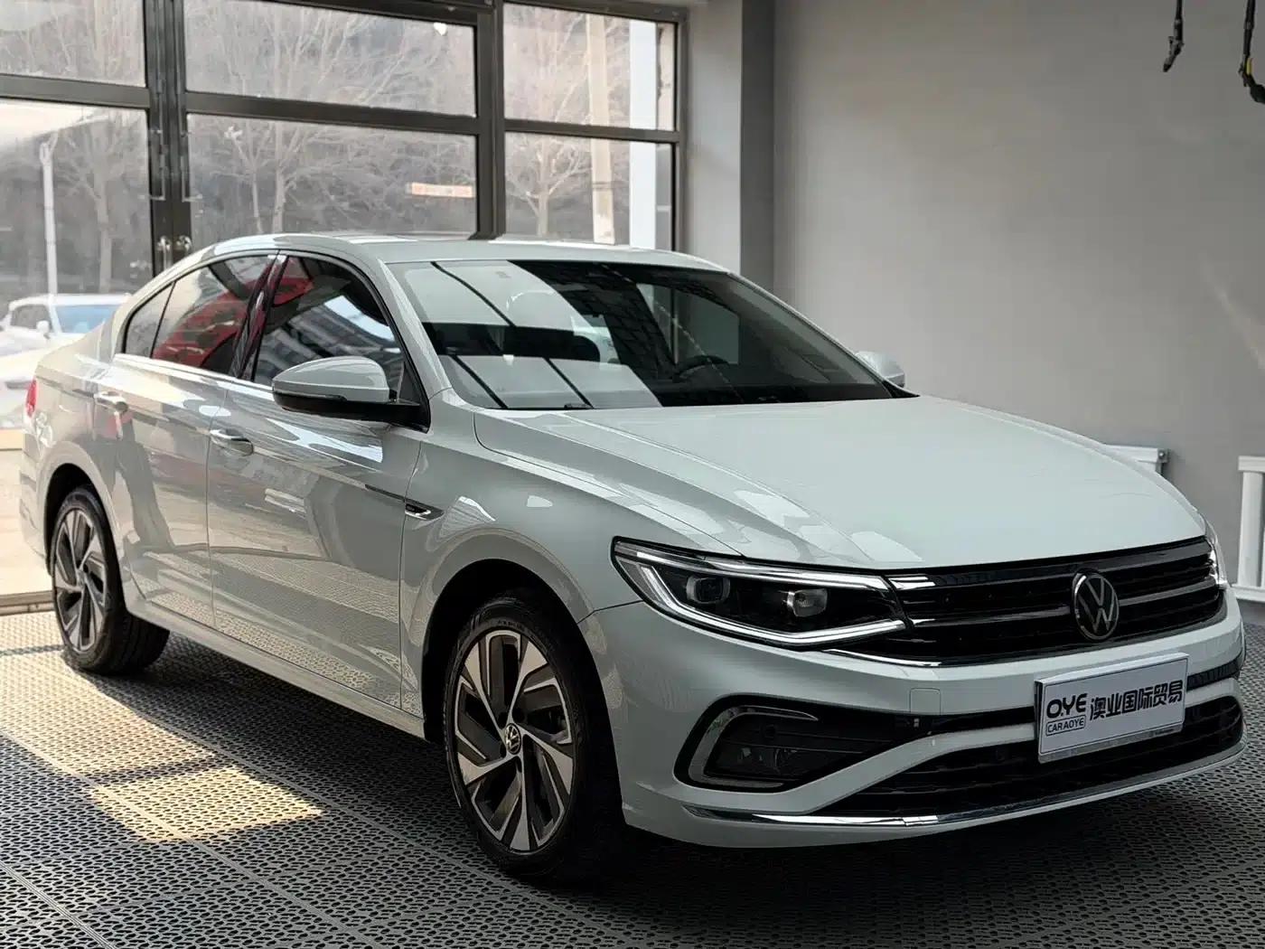2023 Volkswagen Bora 280TSI DSG Premium Edition — миниатюра 3