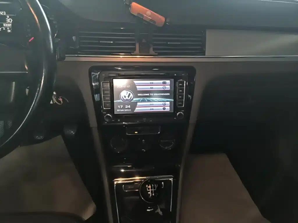 2014 Volkswagen Bora 1.6L Manual Comfort Model — миниатюра 13