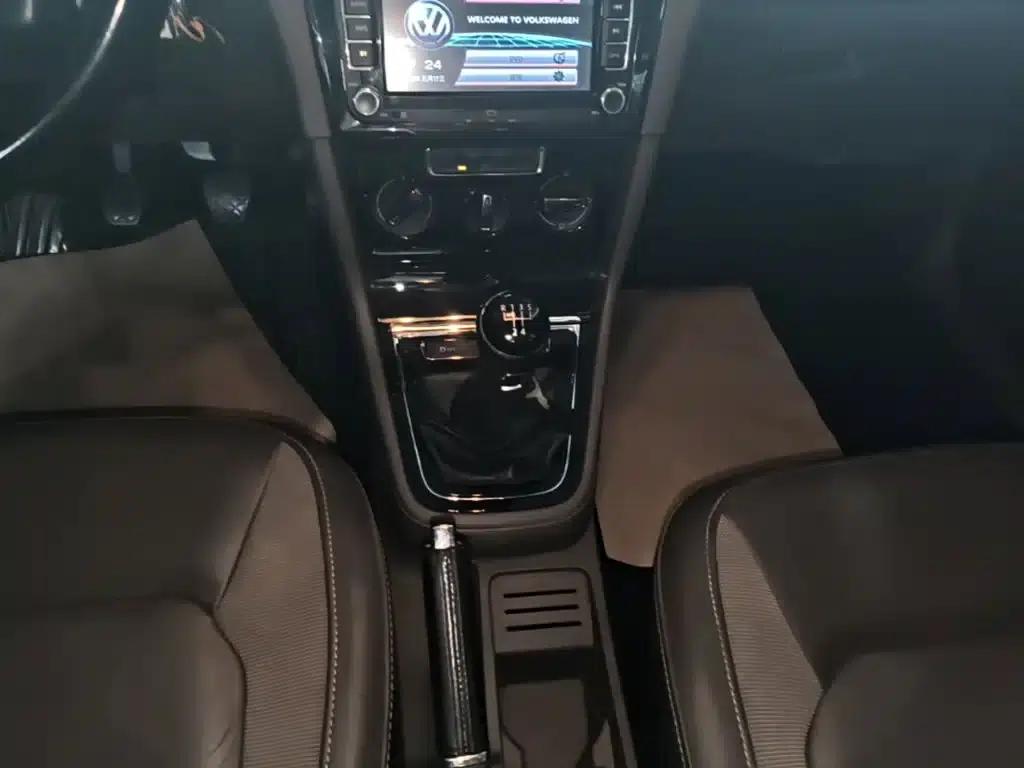 2014 Volkswagen Bora 1.6L Manual Comfort Model — миниатюра 14