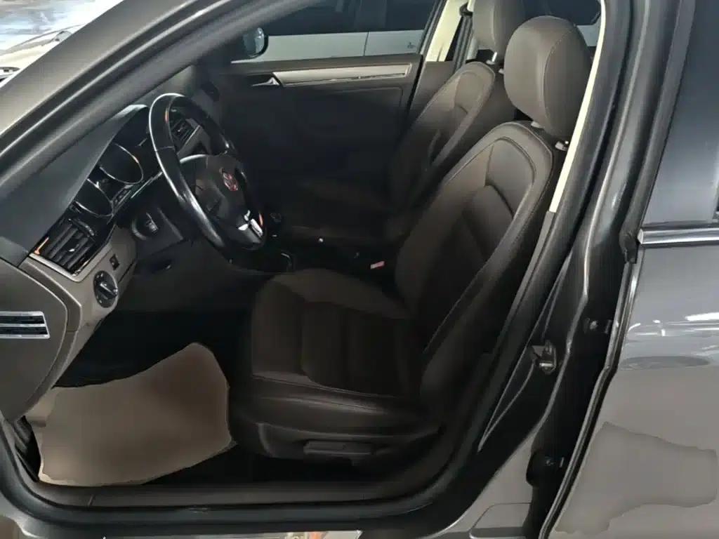 2014 Volkswagen Bora 1.6L Manual Comfort Model — миниатюра 15