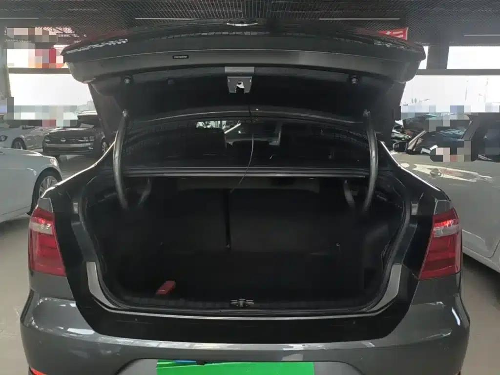 2014 Volkswagen Bora 1.6L Manual Comfort Model — миниатюра 19