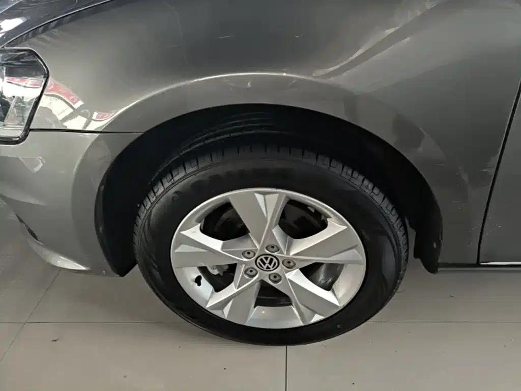 2014 Volkswagen Bora 1.6L Manual Comfort Model — миниатюра 23