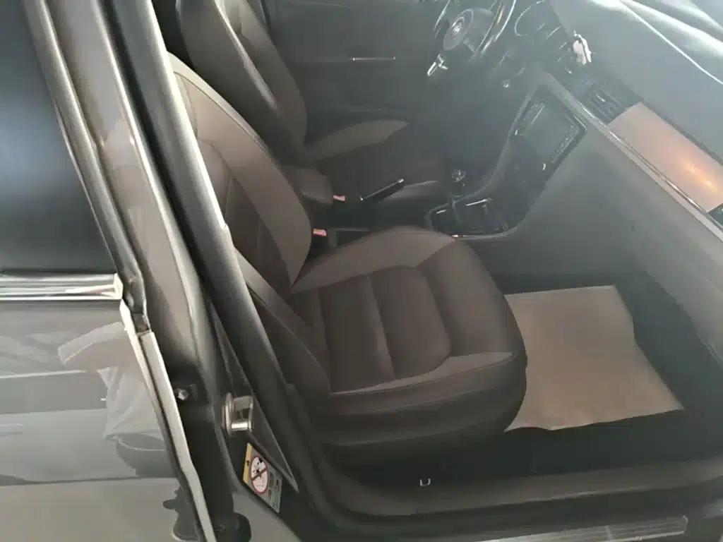 2014 Volkswagen Bora 1.6L Manual Comfort Model — миниатюра 25
