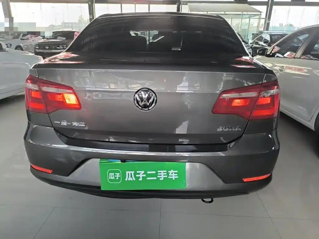 2014 Volkswagen Bora 1.6L Manual Comfort Model — миниатюра 6