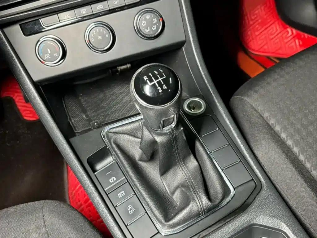 2020 Volkswagen Bora 1.5L Manual Fashion Edition — миниатюра 16
