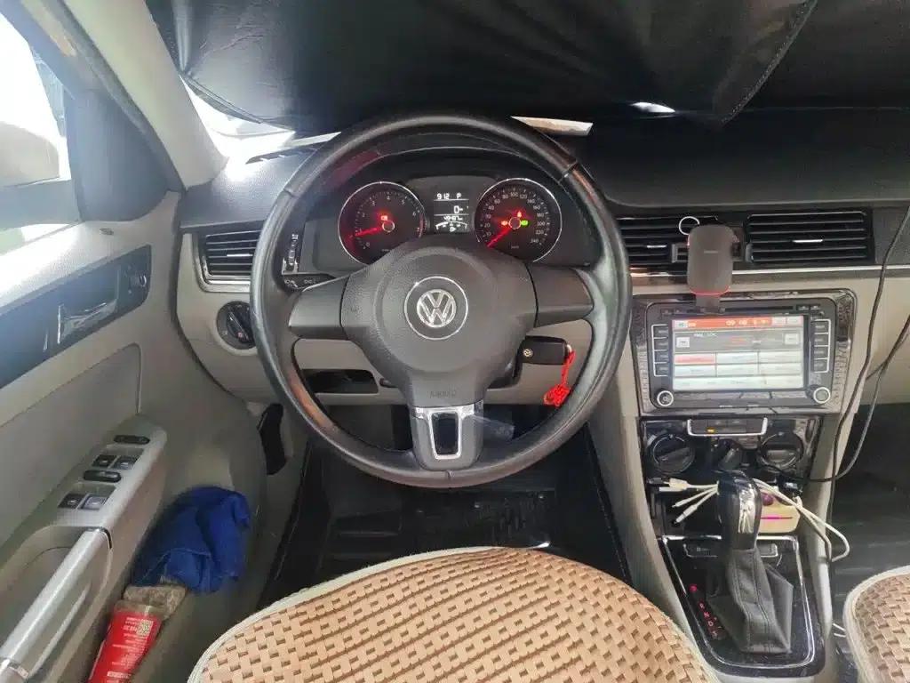 2014 Volkswagen Bora 1.6L Automatic Fashion Edition — миниатюра 3