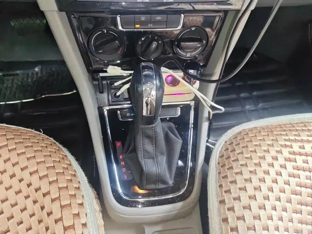 2014 Volkswagen Bora 1.6L Automatic Fashion Edition — миниатюра 7