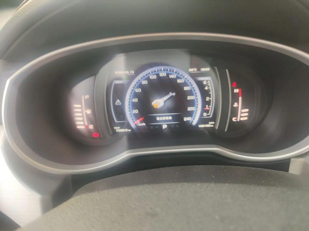 Geely Auto Emgrand X7 Sport 2018 Revised Version 1.8TD Automatic Two-Wheel Drive Smart 4G Connectivity Edition — миниатюра 12