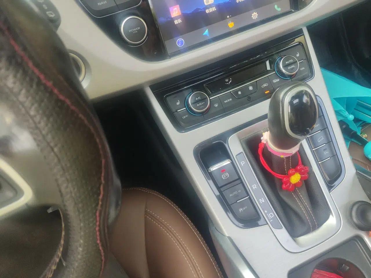 Geely Auto Emgrand X7 Sport 2018 Revised Version 1.8TD Automatic Two-Wheel Drive Smart 4G Connectivity Edition — миниатюра 14