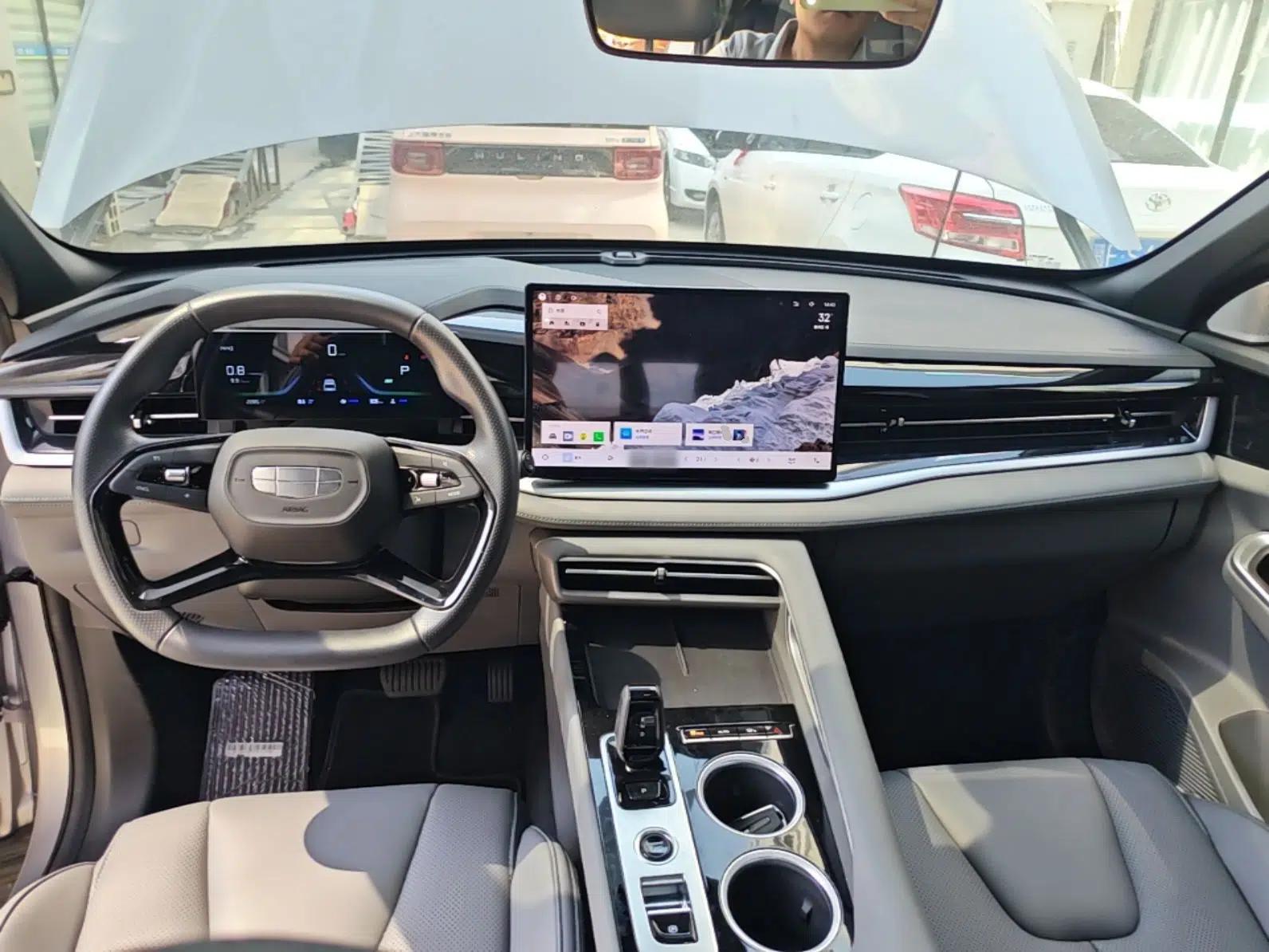Geely Auto Emgrand X7 Sport 2026 Model 1.5TD Aspirational — миниатюра 12