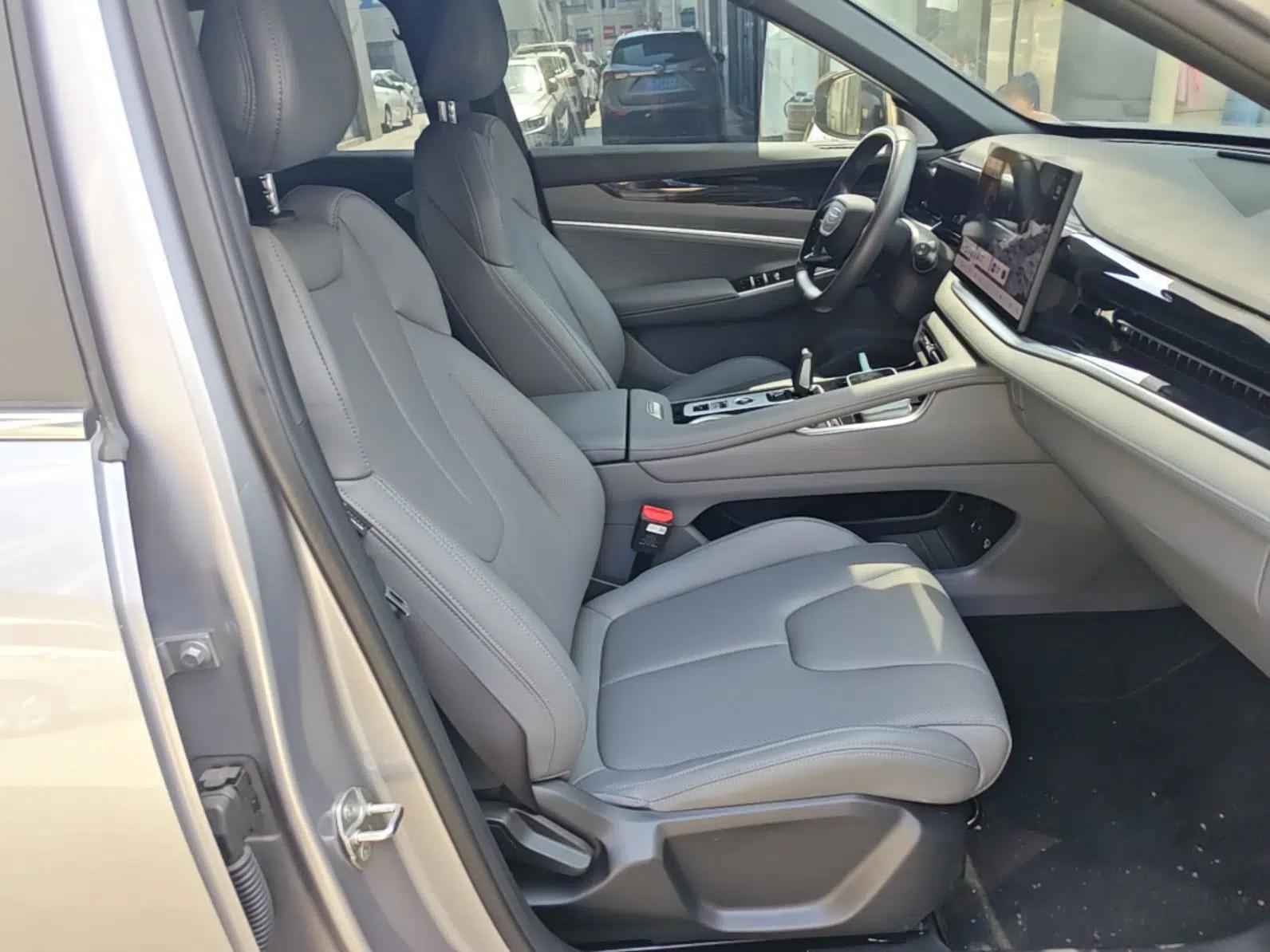 Geely Auto Emgrand X7 Sport 2026 Model 1.5TD Aspirational — миниатюра 19