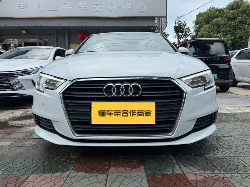 Audi A3 2018 30th Anniversary Edition Sportback 35 TFSI Progressive — миниатюра 2