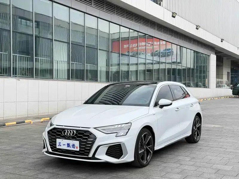 Audi A3 2023 Facelift Sportback 35 TFSI Fashion Sporty Model — миниатюра 1