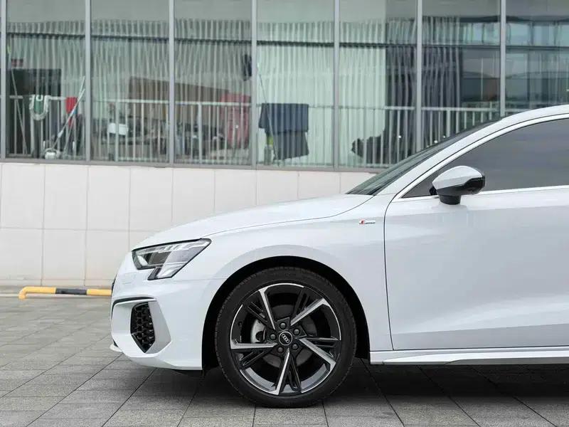 Audi A3 2023 Facelift Sportback 35 TFSI Fashion Sporty Model — миниатюра 11