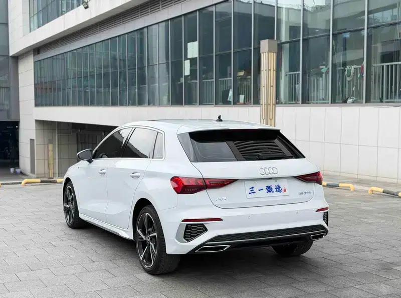 Audi A3 2023 Facelift Sportback 35 TFSI Fashion Sporty Model — миниатюра 4