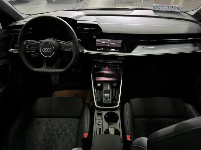 Audi A3 2024 Sportback 35 TFSI Luxury Sport — миниатюра 6