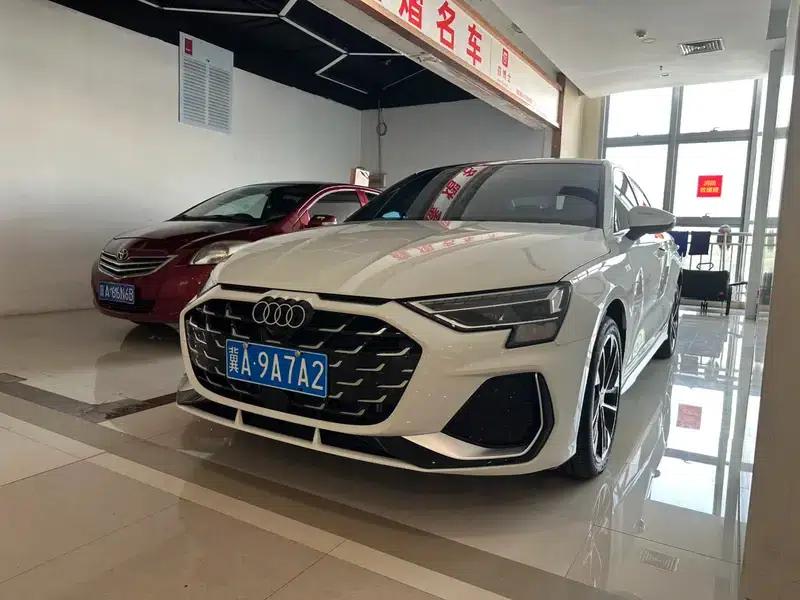 Audi A3 2025 A3L Limousine 35 TFSI Flying Spur Luxury Edition — миниатюра 1