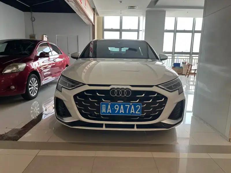 Audi A3 2025 A3L Limousine 35 TFSI Flying Spur Luxury Edition — миниатюра 2