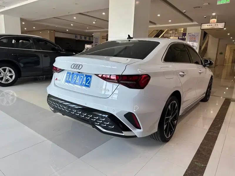Audi A3 2025 A3L Limousine 35 TFSI Flying Spur Luxury Edition — миниатюра 4