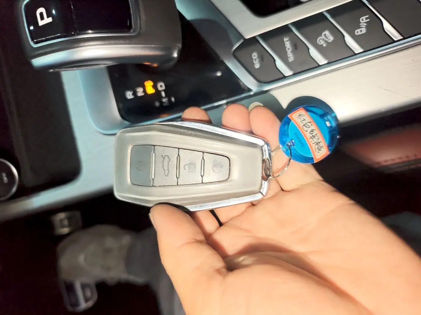Geely Auto Coolray 2020 PRO 260T DCT Knight — миниатюра 30