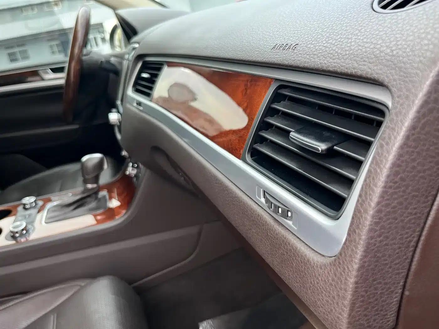 2011 Volkswagen Touareg 3.0TSI High-Spec Model — миниатюра 14